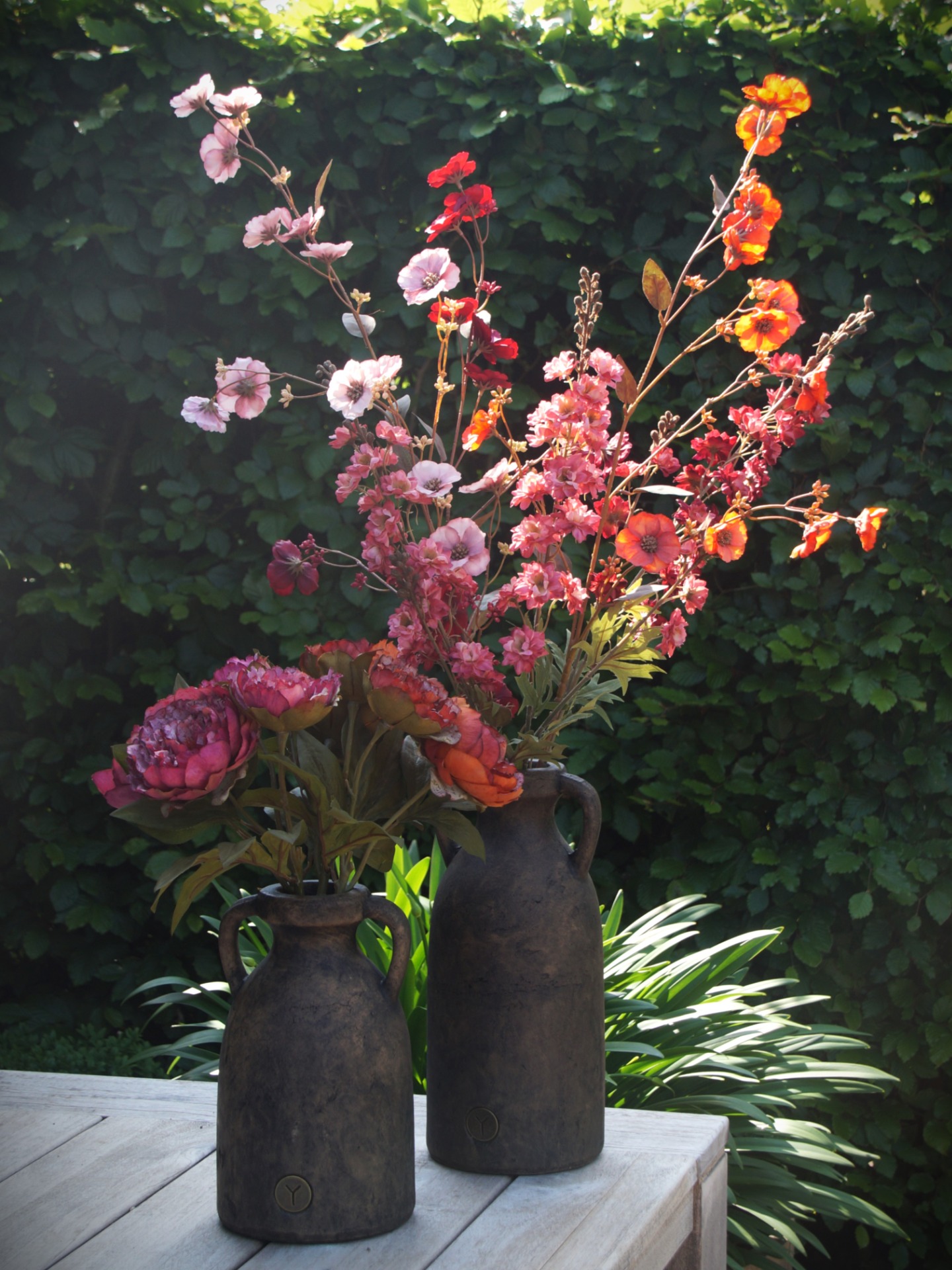 Decoratieve SYLXZ bloemen in modern interieur